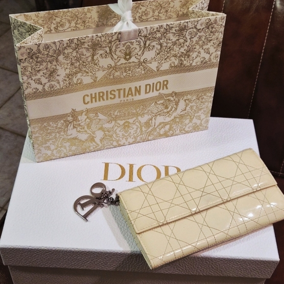 Dior Cannage Lady Dior Rendezvous Wallet (Cream Color) - Picture 1 of 13